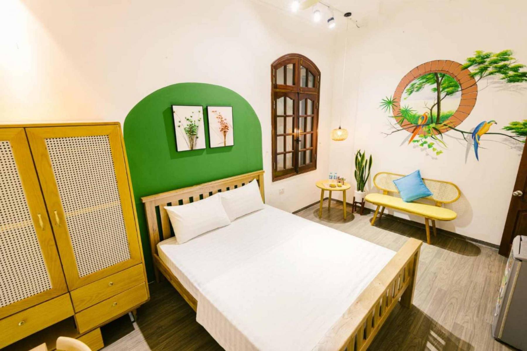 Phòng deluxe có giường queen của Eden Wsetlake Hanoi Hotel 